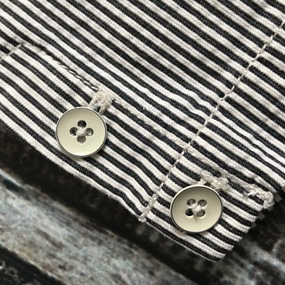 Anne Taylor Loft Seersucker Striped Cropped Capri Pants - Picture 4 of 12